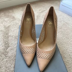 Vince Camuto Nico Heels Pumps 6 Stiletto Perforated Leather Pointed Cap Toe